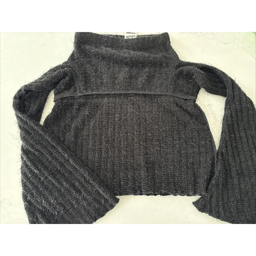 urban outfitters silence + noise Black sweater Womens XS‎ Bell Sleeve Cropped
